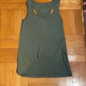 Oiselle green tank with mesh overlay - size 08